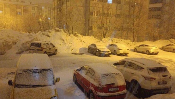 Bitlis’te kar yağışı etkili oldu