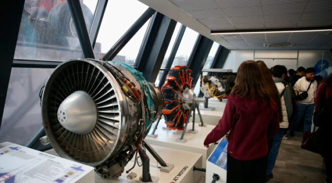 Emekli uçak 'bilim merkezi' olarak havacılık meraklılarını ağırlıyor