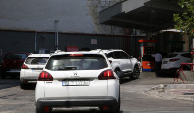 İran’da benzin istasyonlarında kuyruk oluştu