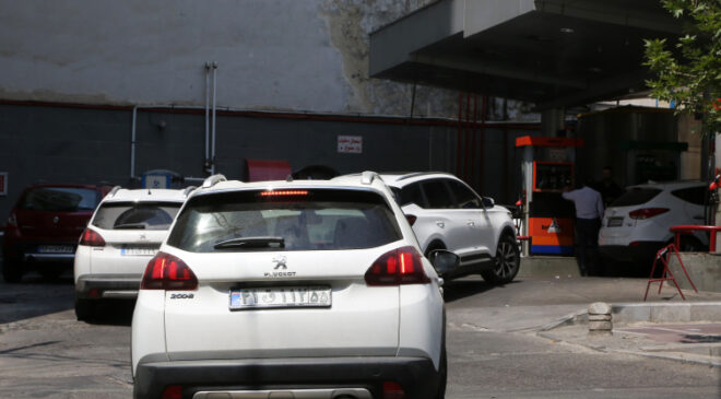 İran’da benzin istasyonlarında kuyruk oluştu