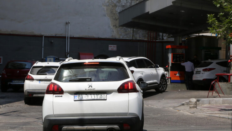 İran’da benzin istasyonlarında kuyruk oluştu