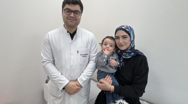 Doktorlar zamanla yarıştı: Hem bebeğini doğurdu hem lösemiyi yendi