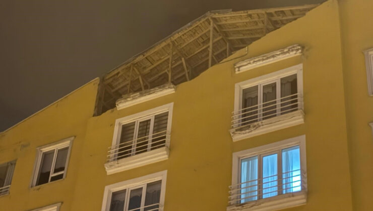 Kayseri’de şiddetli rüzgar binanın duvarını yıktı