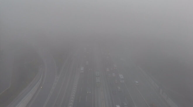 İstanbul’da boğaz ve tarihi yapılar sis altında kaldı