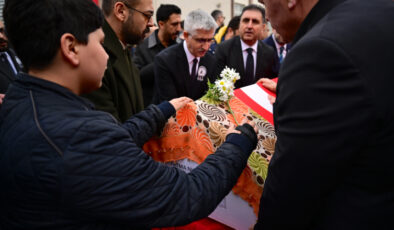 Fatma Nur öğretmen için okulunda tören düzenlendi