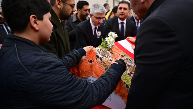 Fatma Nur öğretmen için okulunda tören düzenlendi