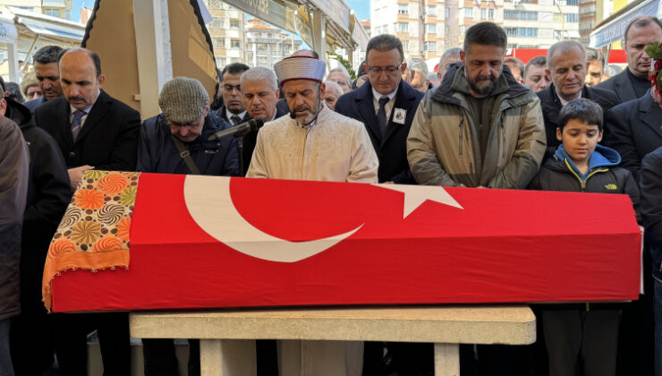 Öğrencinin saldırısında yaşamını yitiren öğretmenin cenazesi defnedildi