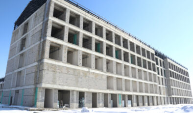 Sismik izolatörlerin kullanıldığı 270 yataklı hastanede sona doğru