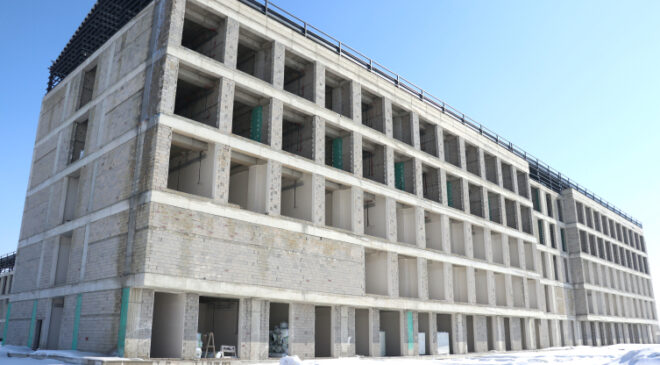 Sismik izolatörlerin kullanıldığı 270 yataklı hastanede sona doğru