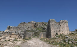 Sillyon Antik Kenti'nde Osmanlı'da köy meydanı olarak kullanılan alan belirlendi