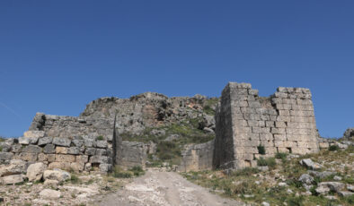 Sillyon Antik Kenti'nde Osmanlı'da köy meydanı olarak kullanılan alan belirlendi