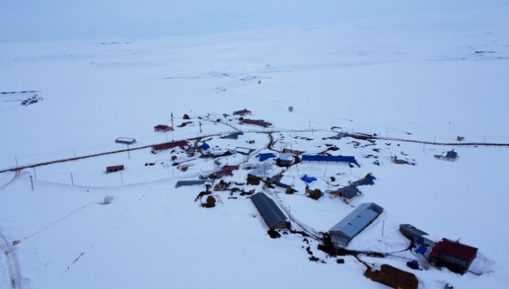Kars'ta kar kalınlığı 2 metreyi aştı