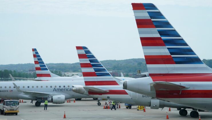 American Airlines uçağında kurşun deliği tespit edildi