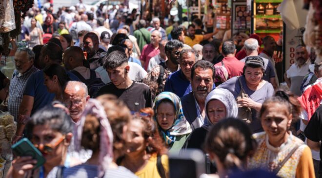 Uzmanlardan bayram alışverişi uyarısı: Son dakika fırsatlarına temkinli yaklaşılmalı