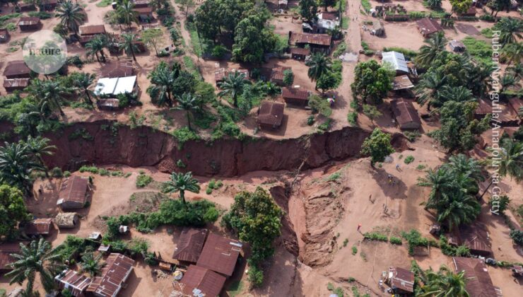 Yeryüzündeki derin yarıklar şehirleri dilimliyor, evleri yutuyor ve çok sayıda insanı yerinden ediyor