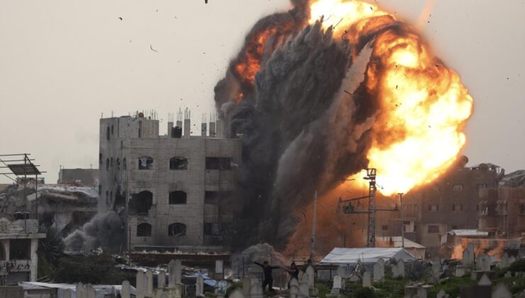 İsrail'in Gazze'ye düzenlediği hava saldırısında 2 Filistinli öldü