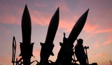 İran ordusu bu geceden itibaren “taarruz operasyonlarını” artıracağını duyurdu