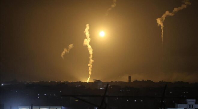 Katil İsrail çadırlara saldırdı: 3 Filistinli hayatını kaybetti