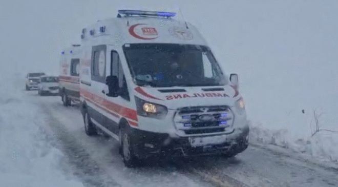 İneğin darbesiyle yaralanan gencin imdadına ekipler ulaştı