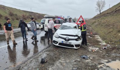 Bingöl’de otomobil devrilip karşı şeride geçti: 1 ölü, 2 yaralı