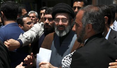 İran’da Devrim Muhafızları Ordusu ve İran Ordusu Mücteba Hamaney’e bağlılıklarını bildirdi