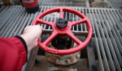 Brent petrolün varil fiyatı güne düşüşle başladı