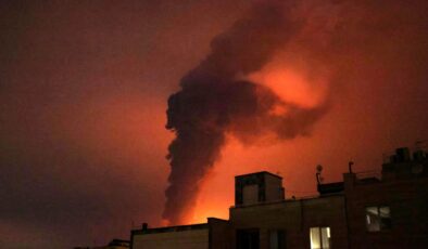 İran medyası: Tahran’da 1 ambulans ve Kum’da 2 bina hedef alındı