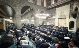 Diyarbakır Ulu Cami bayram namazında doldu taştı