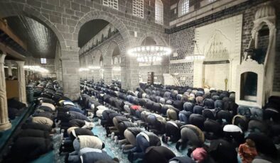 Diyarbakır Ulu Cami bayram namazında doldu taştı