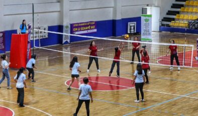 Kayapınar Belediyesi voleybol turnuvası başladı