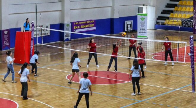 Kayapınar Belediyesi voleybol turnuvası başladı