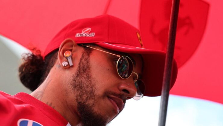 Performansı hayal kırıklığı yaratan Hamilton, Ferrari’de arka planda yaşananlara işaret etti