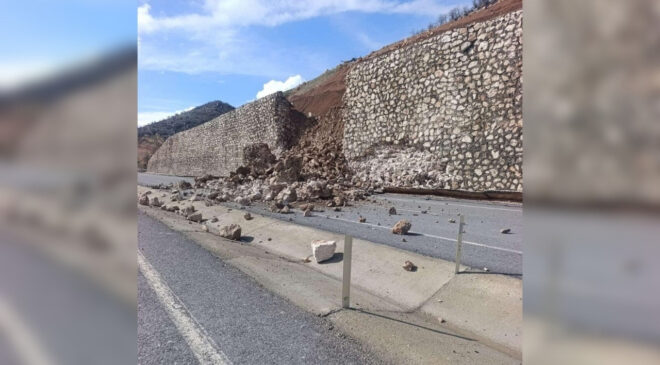 Diyarbakır yolundaki istinat duvarı çöktü