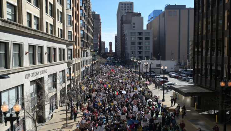 ABD’de milyonlarca kişi, Trump yönetimine karşı “Krallara Hayır” protestosu düzenledi