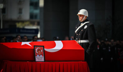 İstanbul’da kazada şehit olan polisimiz için tören düzenlendi