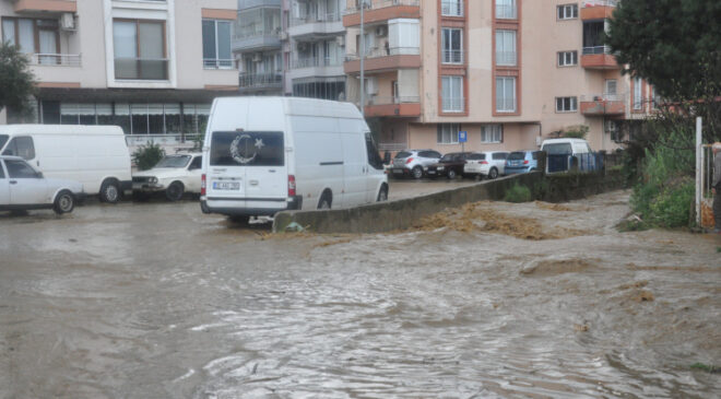İzmir Ödemiş’te sağanak hayatı olumsuz etkiledi