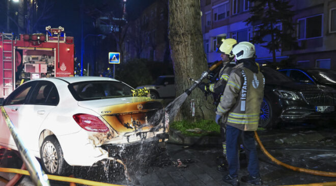 Bir araç yandı, 14 lüks araç kül oldu