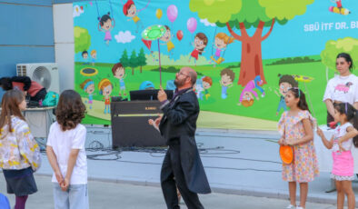Hastanede tedavi gören çocuklara “23 Nisan” sürprizi