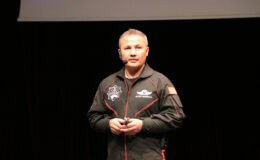 Türkiye'nin ilk astronotu Gezeravcı öğrencilerle buluştu