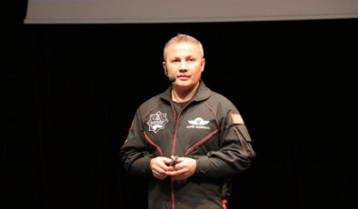 Türkiye'nin ilk astronotu Gezeravcı öğrencilerle buluştu