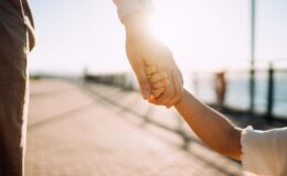 Otizmli çocuğu olan ailelere ücretsiz danışmanlık 16 ilde daha yaygınlaştırılacak