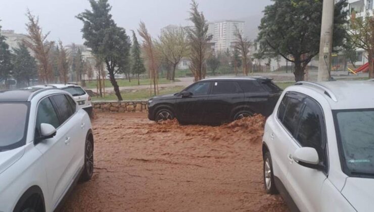 Silvan’da sağanak sele dönüştü