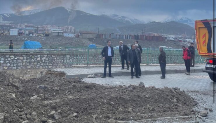 Yüksekova’da dere taştı, duvar çöktü, tehlike büyüyor