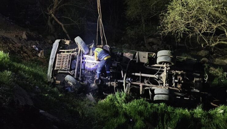 Balıkesir'de kamyonet şarampole devrildi: 1 ölü