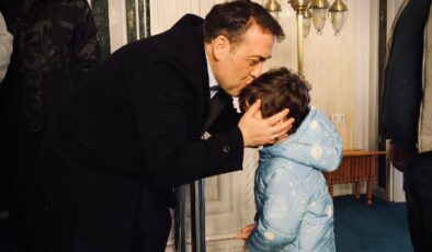 Bilecik Valisi Sözer bayram sabahını çocuklarla geçirdi