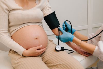 Neandertallerin Gebelikleri Bizimkilerden Daha Karmaşık Olabilir ve Neandertallerin Yok Olmasına Katkıda Bulunabilir