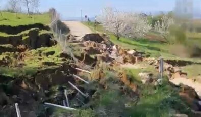 Bursa’da toprak kayması: Yol kapandı