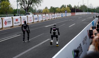 Çin’de insansı robotlar yarı maraton dünya rekorunu kırdı