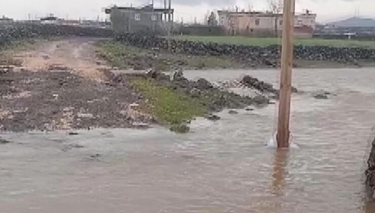 Diyarbakır’da sağanak: Dere taştı, yol göle döndü