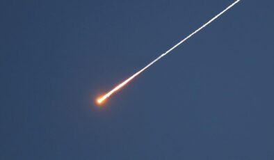 Husiler, savaşın başladığı 28 Şubat’tan bu yana ilk kez İsrail’e füze fırlattı